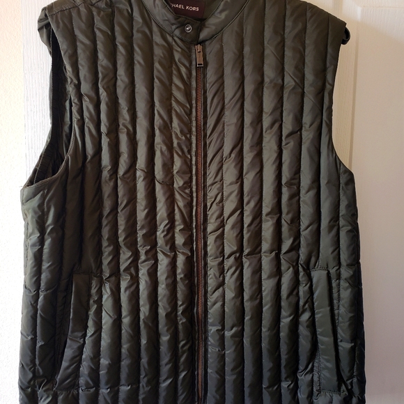 Men' Michael Kors puffer vest - Picture 1 of 3